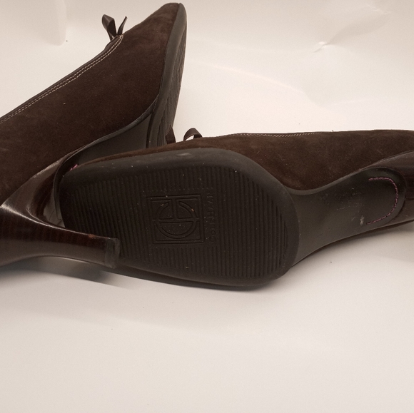 Cole Haan Classic Brown Suede kitten heels - Picture 5 of 9